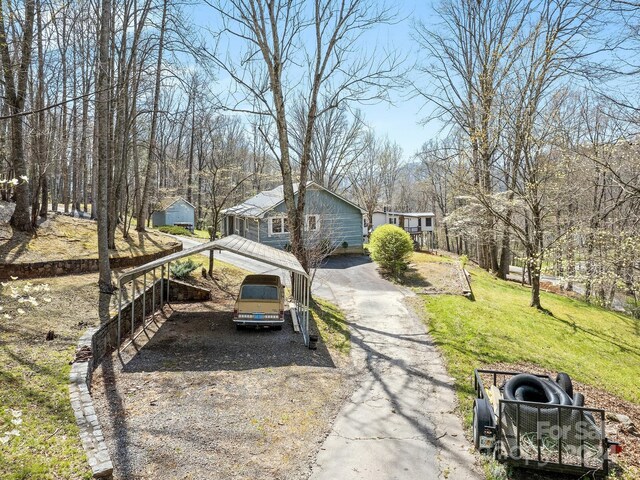 view of front of house featuring a front yard