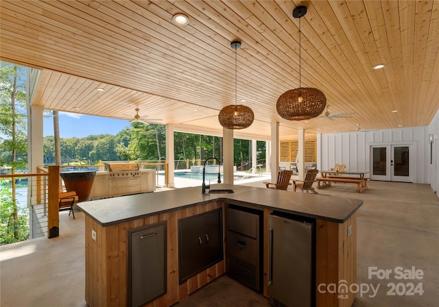 view of patio / terrace with ceiling fan and an outdoor kitchen