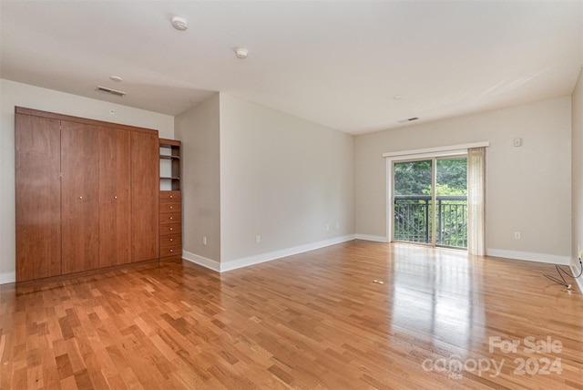 empty room featuring light hardwood / wood-style floors