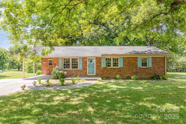 single story home with a front yard