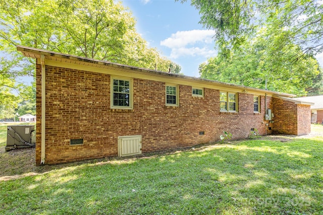 view of side of property with a lawn