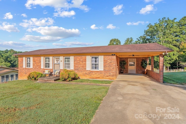 ranch-style home featuring a front lawn and a carport