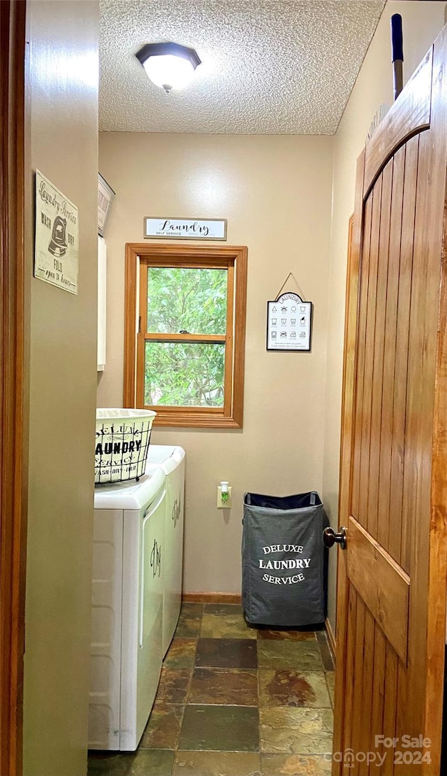 laundry room featuring independent washer and dryer and a textured ceiling