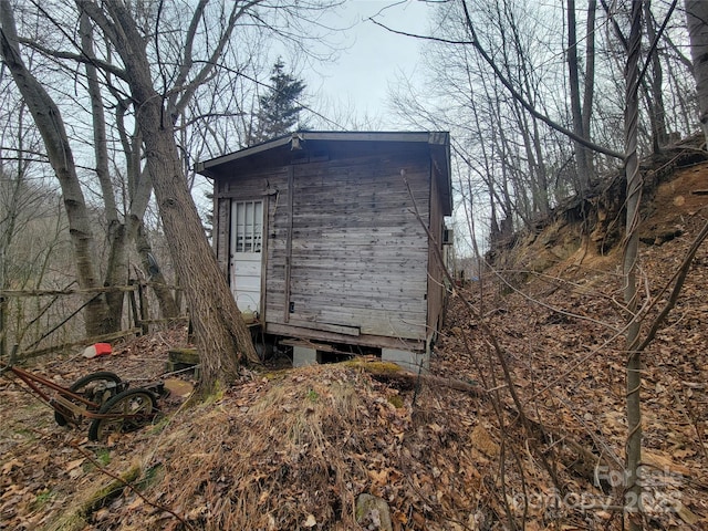 view of outbuilding