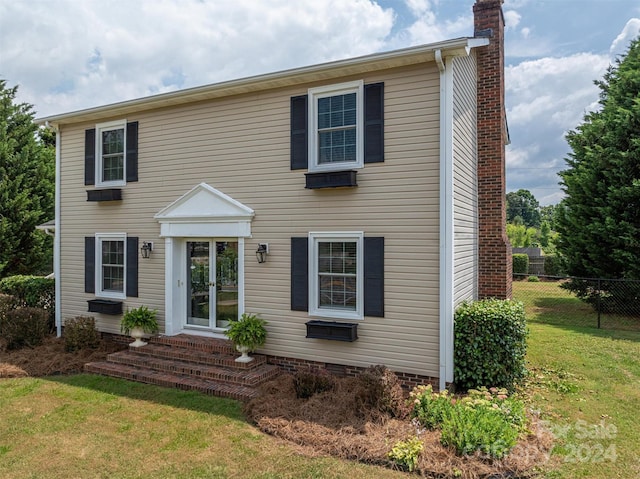 colonial home featuring a front yard