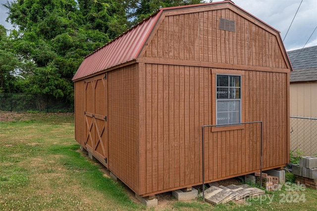 view of outbuilding featuring a yard