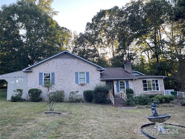 view of front of home with a front yard