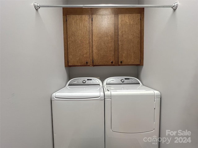 laundry room featuring cabinet space and independent washer and dryer