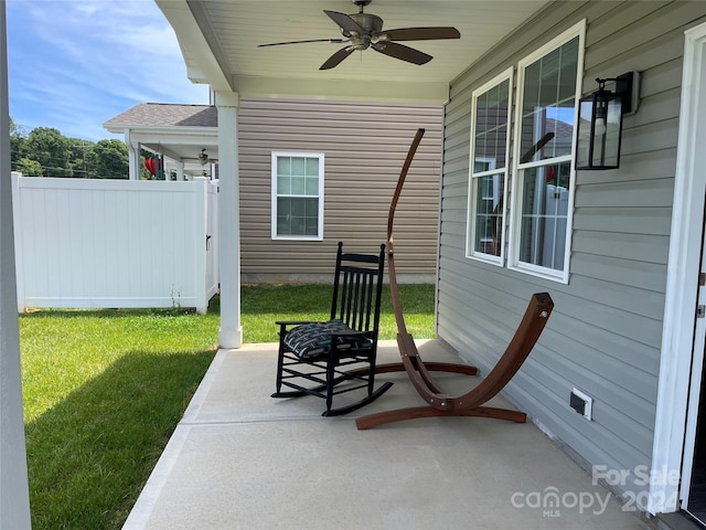 view of patio featuring covered porch and ceiling fan