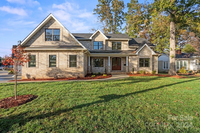 view of front of house featuring a front lawn