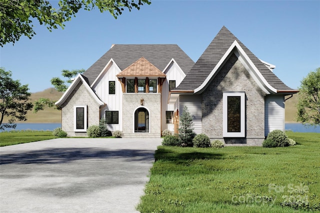 view of front of home featuring a front lawn