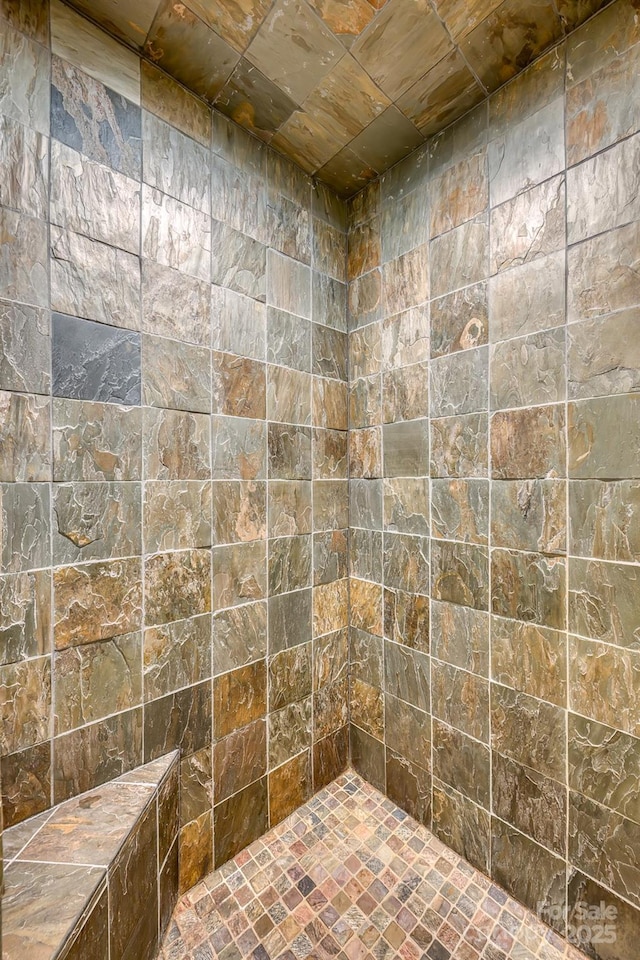 bathroom featuring a tile shower