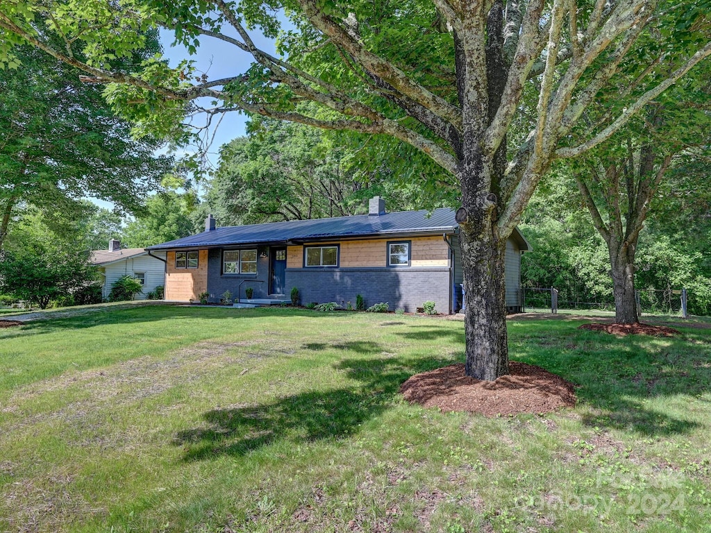 ranch-style home with a front lawn