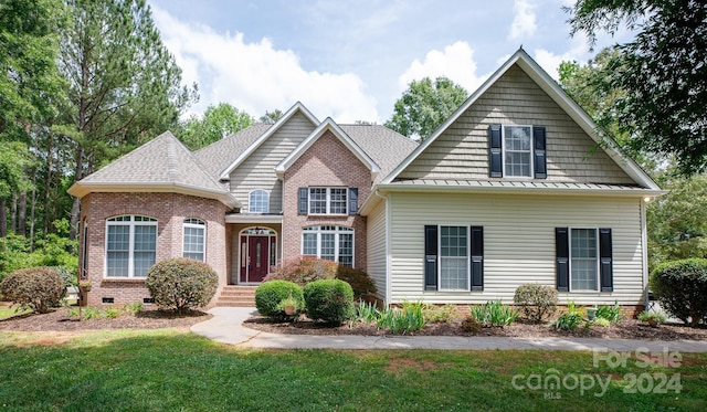 view of front of property featuring a front lawn