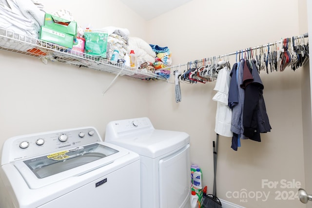 laundry room with washing machine and dryer