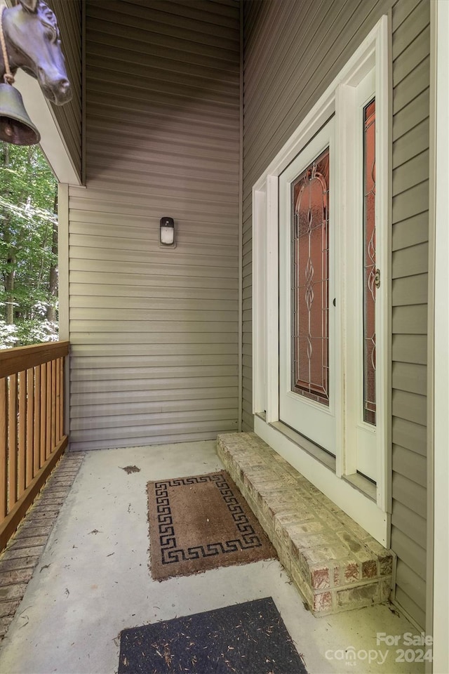 doorway to property with covered porch