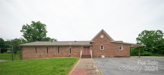 ranch-style house featuring a front lawn