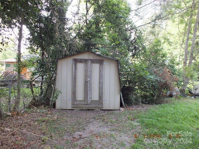 view of outbuilding