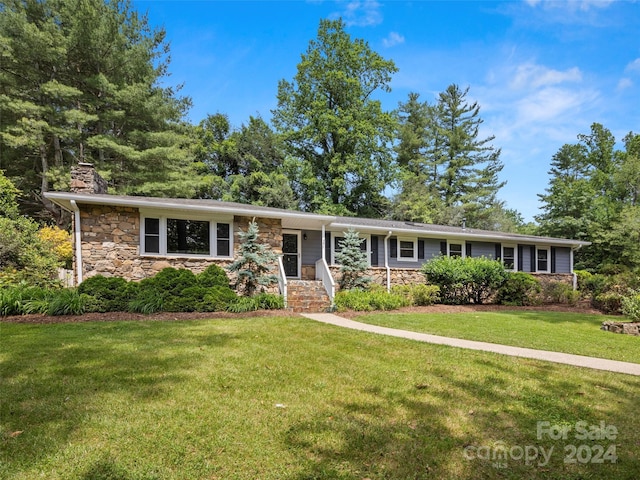 single story home with a front yard