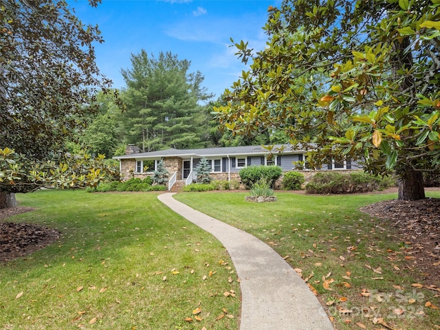 single story home with a front lawn