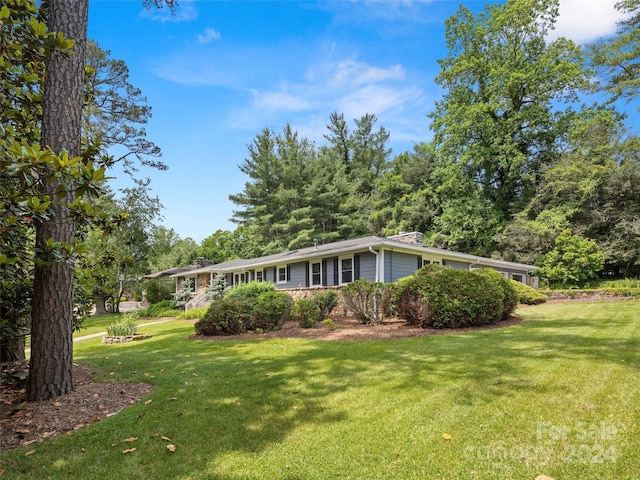 view of front of house with a front yard