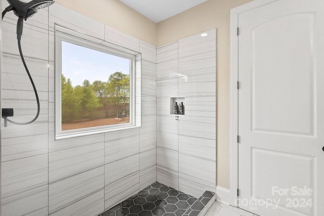 bathroom featuring a tile shower