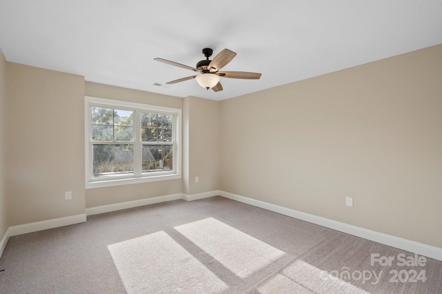 unfurnished room with light carpet and ceiling fan