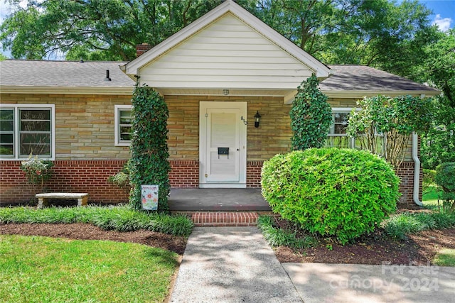 bungalow featuring a porch