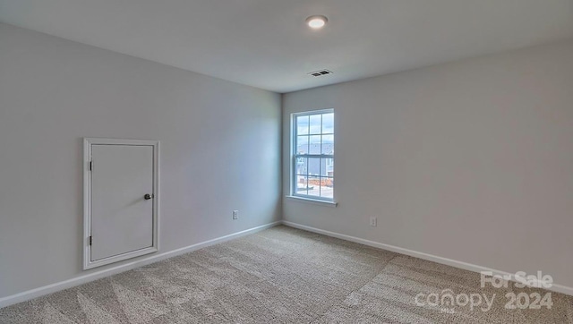 empty room featuring carpet floors