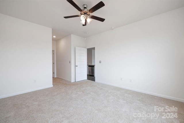 spare room with carpet and ceiling fan