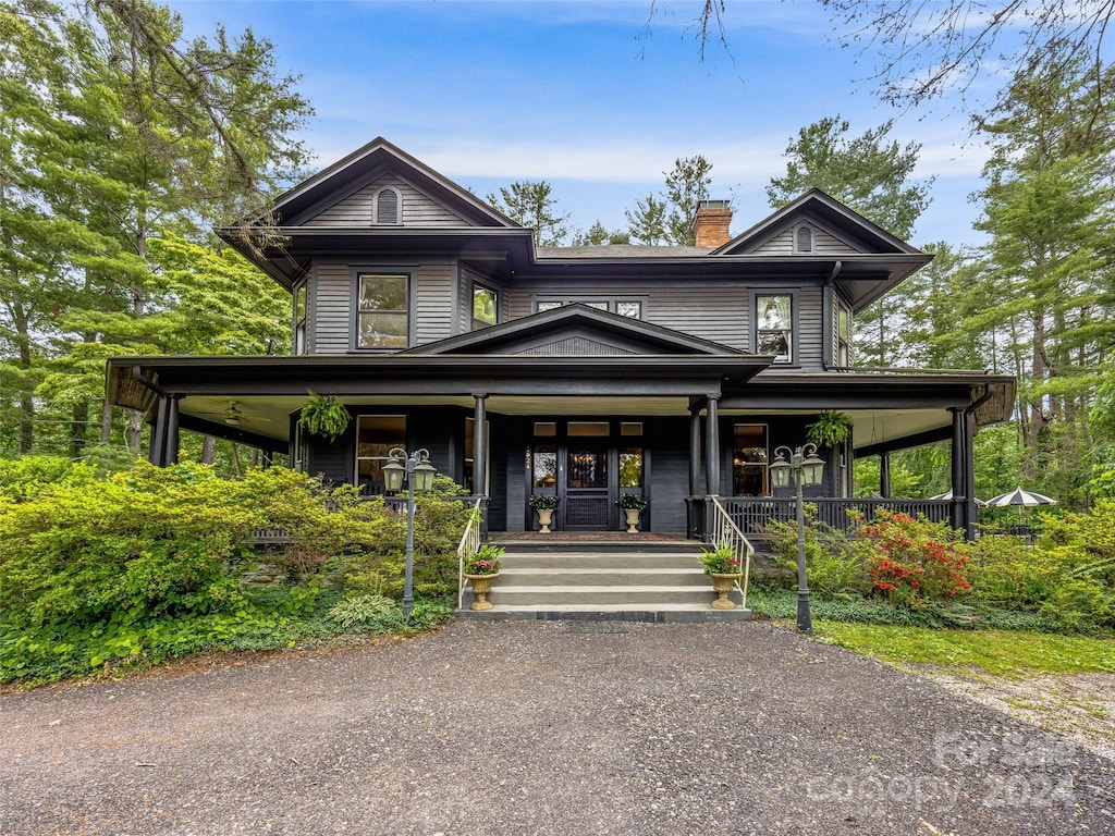 view of front of house featuring covered porch