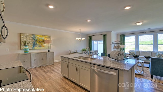 kitchen with dishwasher, an inviting chandelier, an island with sink, light hardwood / wood-style floors, and decorative light fixtures