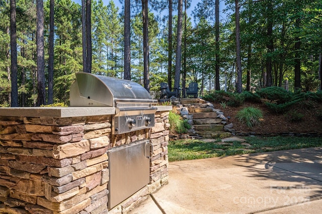 view of patio / terrace featuring area for grilling and an outdoor kitchen