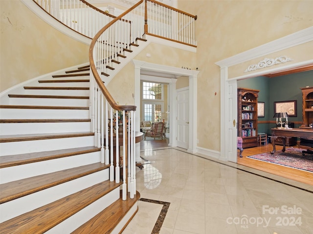 foyer entrance featuring a high ceiling