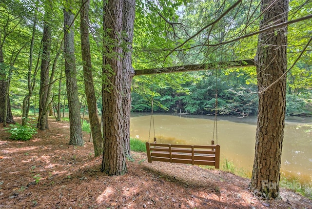 view of yard featuring a water view