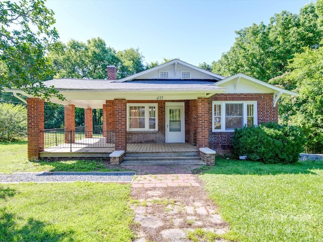 view of front facade with a porch and a front lawn