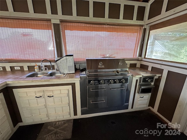 kitchen featuring sink