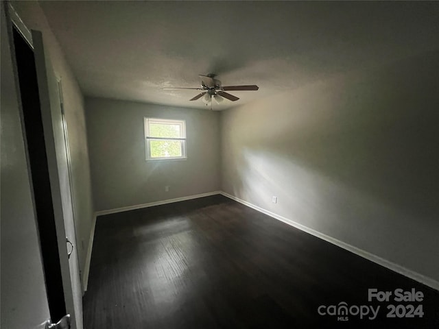 spare room featuring dark hardwood / wood-style floors and ceiling fan