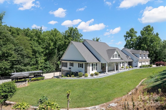 view of front of home featuring a front lawn