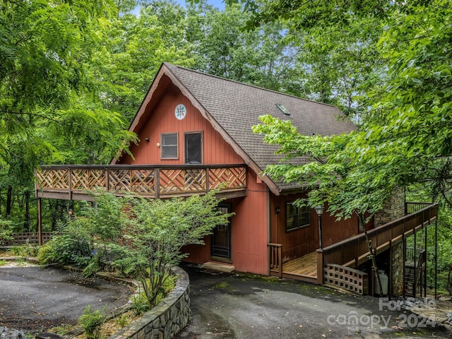 view of front of property featuring a deck