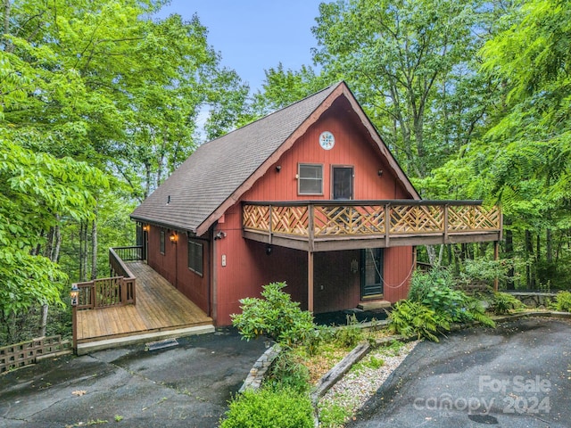 view of front of home featuring a deck