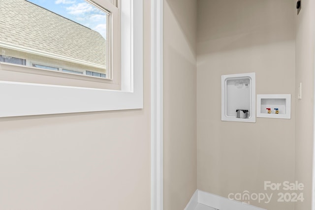 laundry area with washer hookup