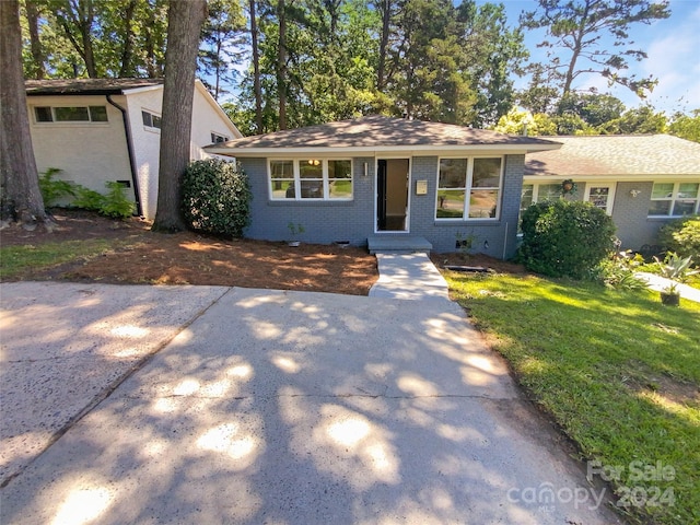 1913 Herrin Ave, Charlotte, NC 28205 - view of front facade featuring a front lawn