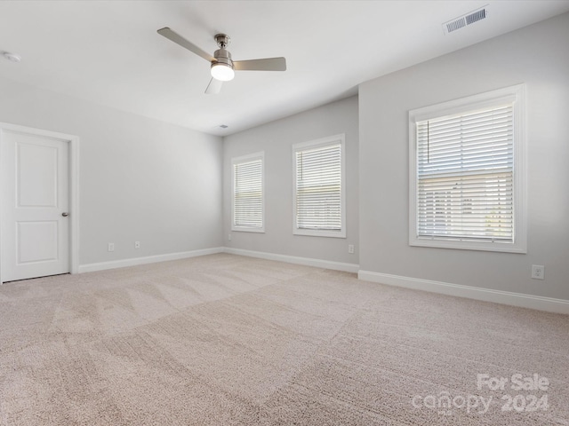 unfurnished room featuring light carpet and ceiling fan