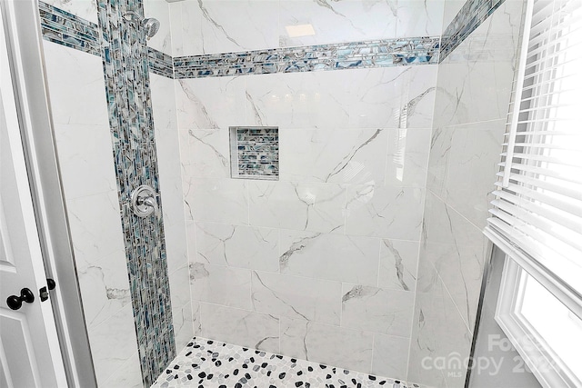 bathroom featuring tiled shower