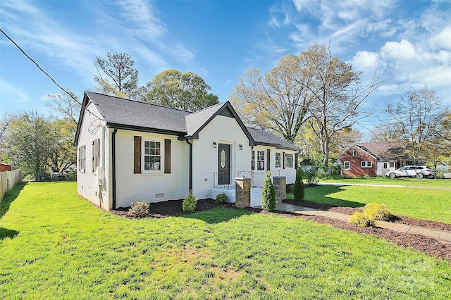 view of front facade with a front yard