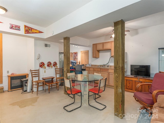 dining space with ceiling fan