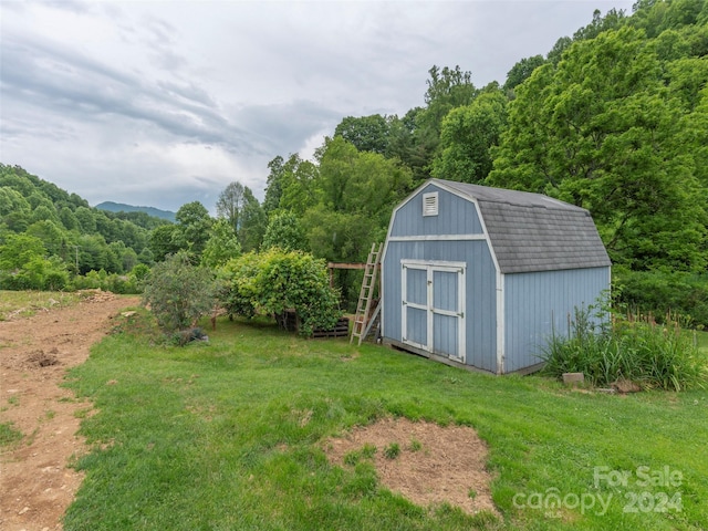 view of outbuilding with a yard