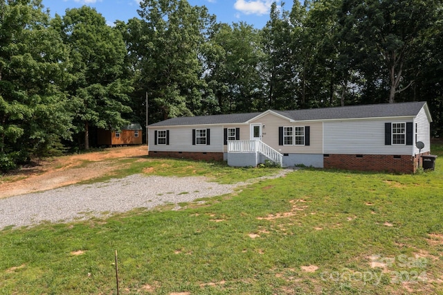 manufactured / mobile home with a front lawn