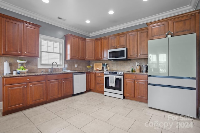 kitchen featuring tasteful backsplash, crown molding, sink, and stainless steel appliances